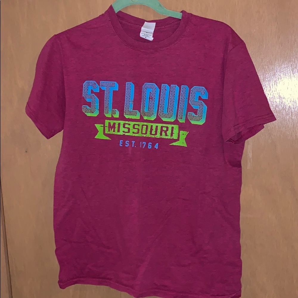 pink t-shirt